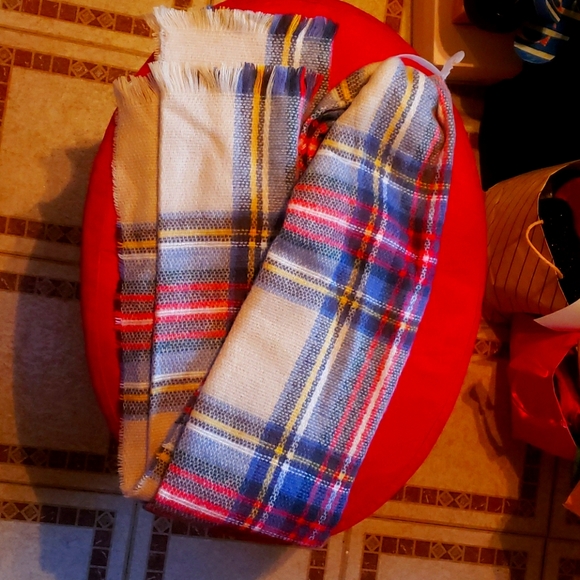 Plaid Scarf/Wrap - Picture 1 of 6